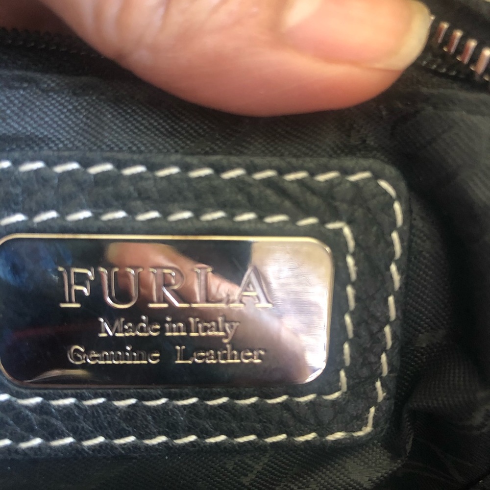 Bonita y cómoda cartera de cuero de marca